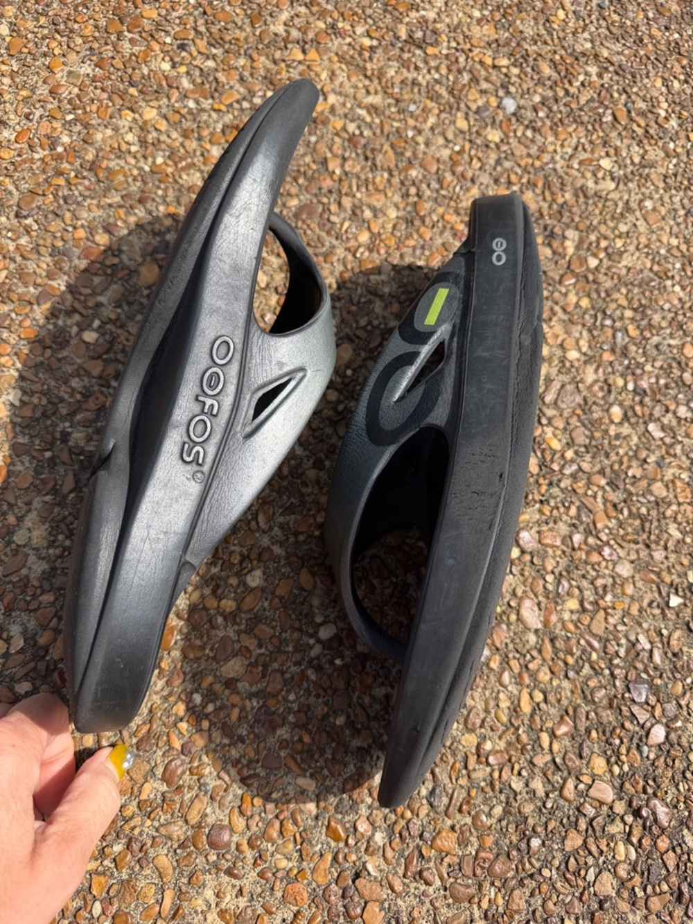 Mens Size 11 OOFOS Black and Gray Flip Flop Sandals - Picture 13 of 16